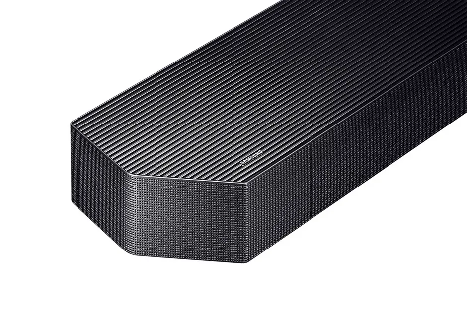 Dettaglio della griglia metallica del Samsung HW-Q990H